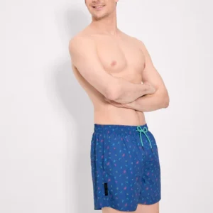 uomo in costume