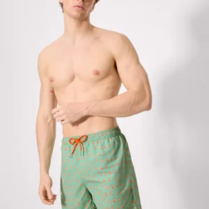 uomo in costume